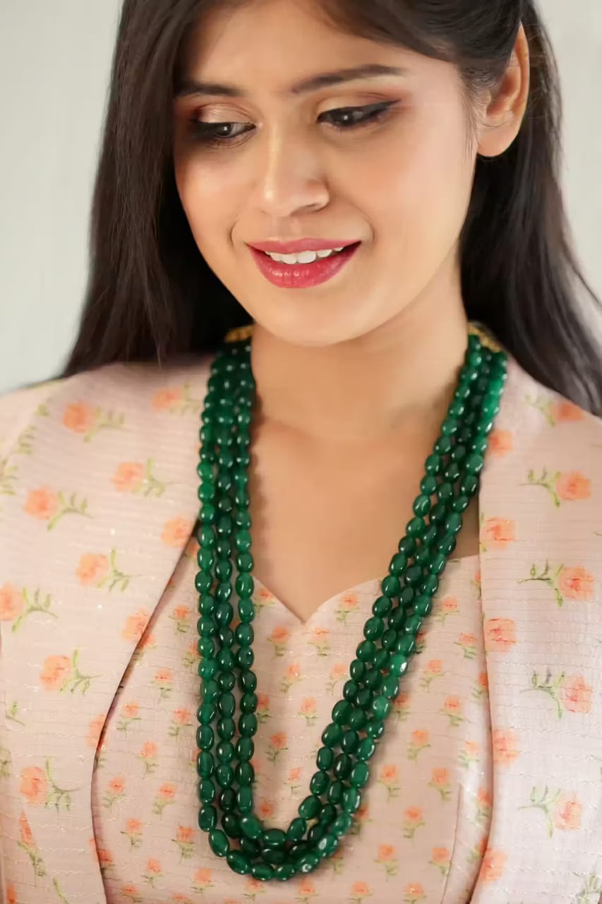Green Colored Semi-Precious Stone & Emerald Bead Necklace - Image 4