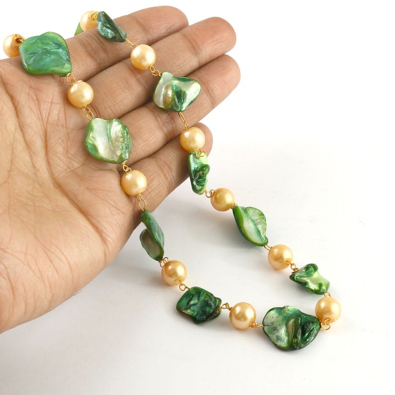 Mother of Pearl Necklace With Earring - Image 4