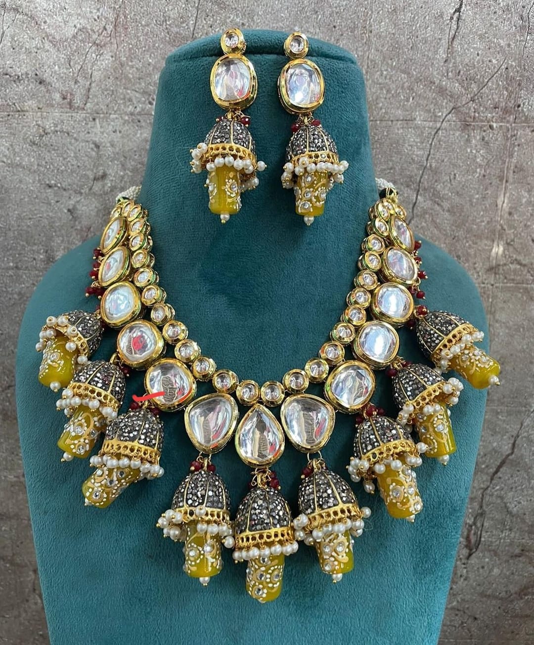Kundan Necklace Set With Earrings