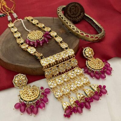Gold Plated Delicate Kundan Set With Earrings