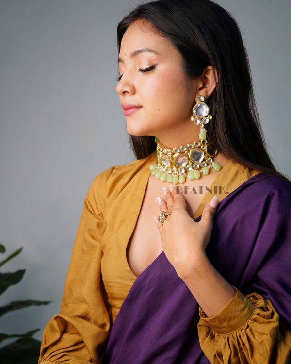 Gold Plated Kundan Neckpiece With Earrings - Image 5