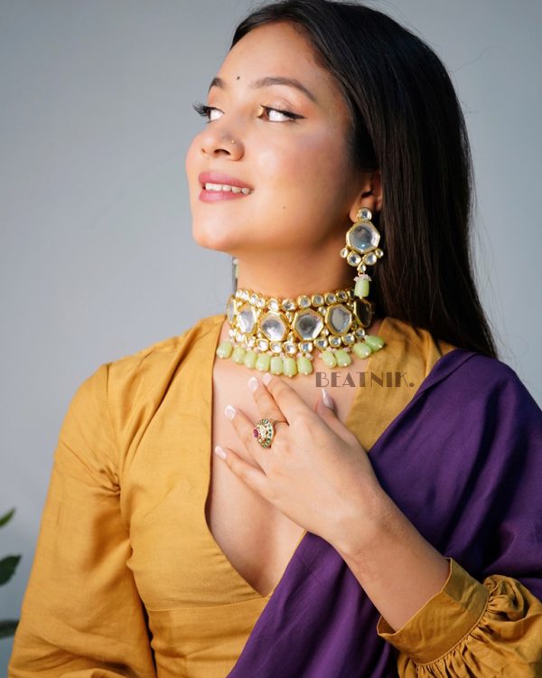 Gold Plated Kundan Neckpiece With Earrings - Image 4