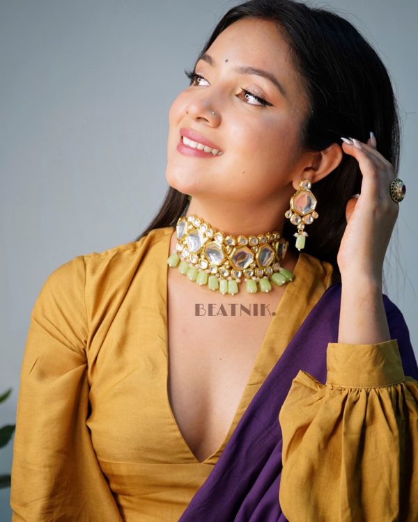 Gold Plated Kundan Neckpiece With Earrings - Image 6