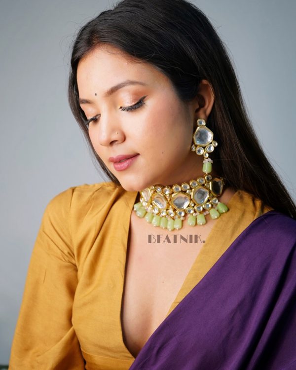 Gold Plated Kundan Neckpiece With Earrings - Image 7