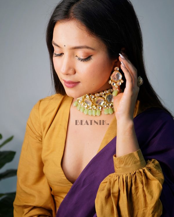 Gold Plated Kundan Neckpiece With Earrings - Image 9