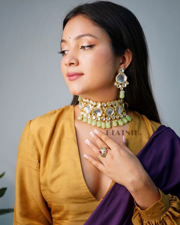 Gold Plated Kundan Neckpiece With Earrings - Image 8