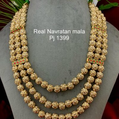 Semi precious stones and pearls Necklace