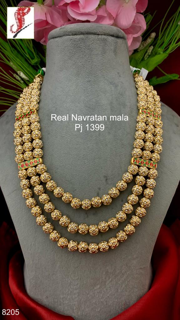 Semi precious stones and pearls Necklace