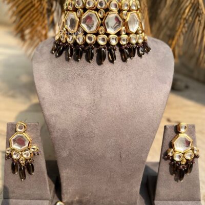 Delicate Kundan Necklace Set