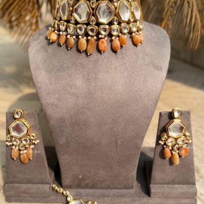 Delicate Kundan Necklace Set