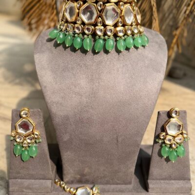 Delicate Kundan Necklace Set