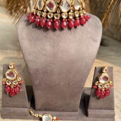 Delicate Kundan Necklace Set
