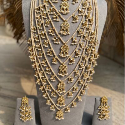 Delicate Kundan Necklace Set
