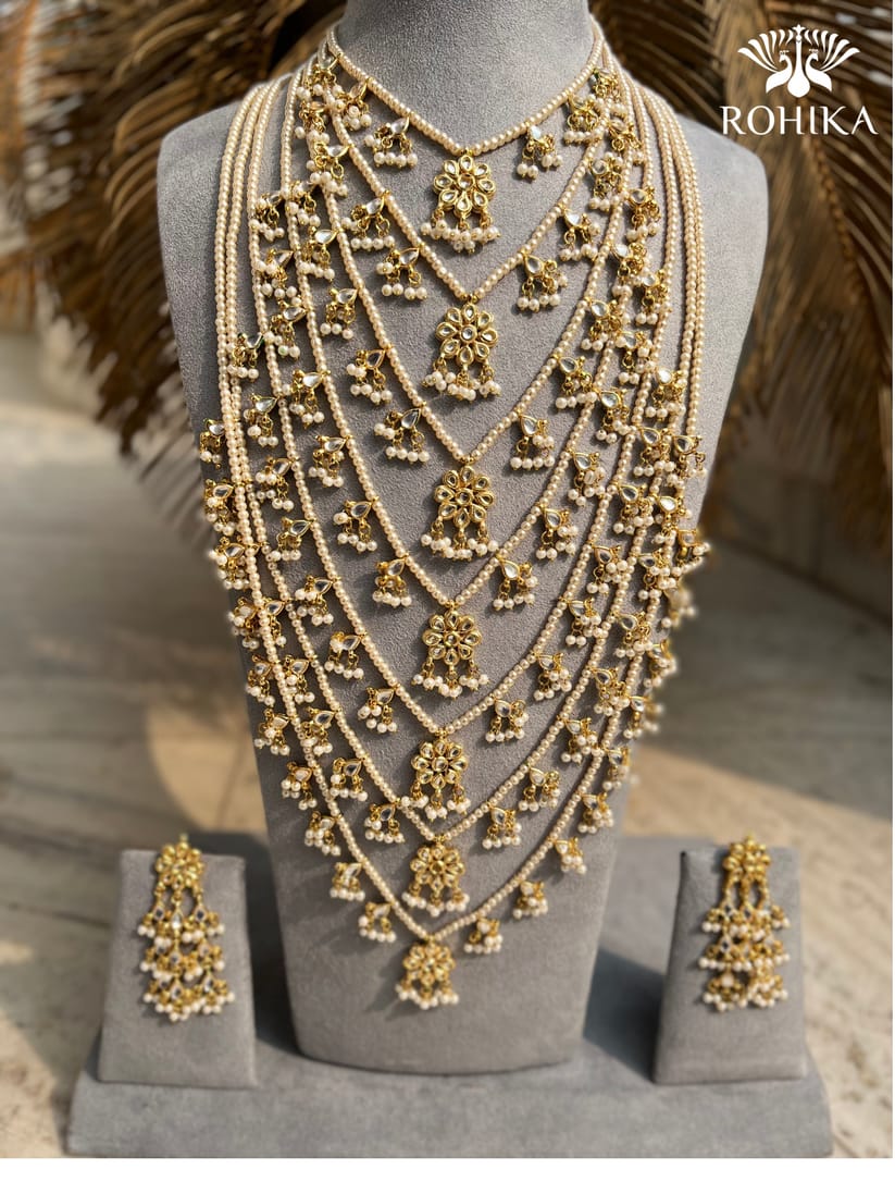 Delicate Kundan Necklace Set