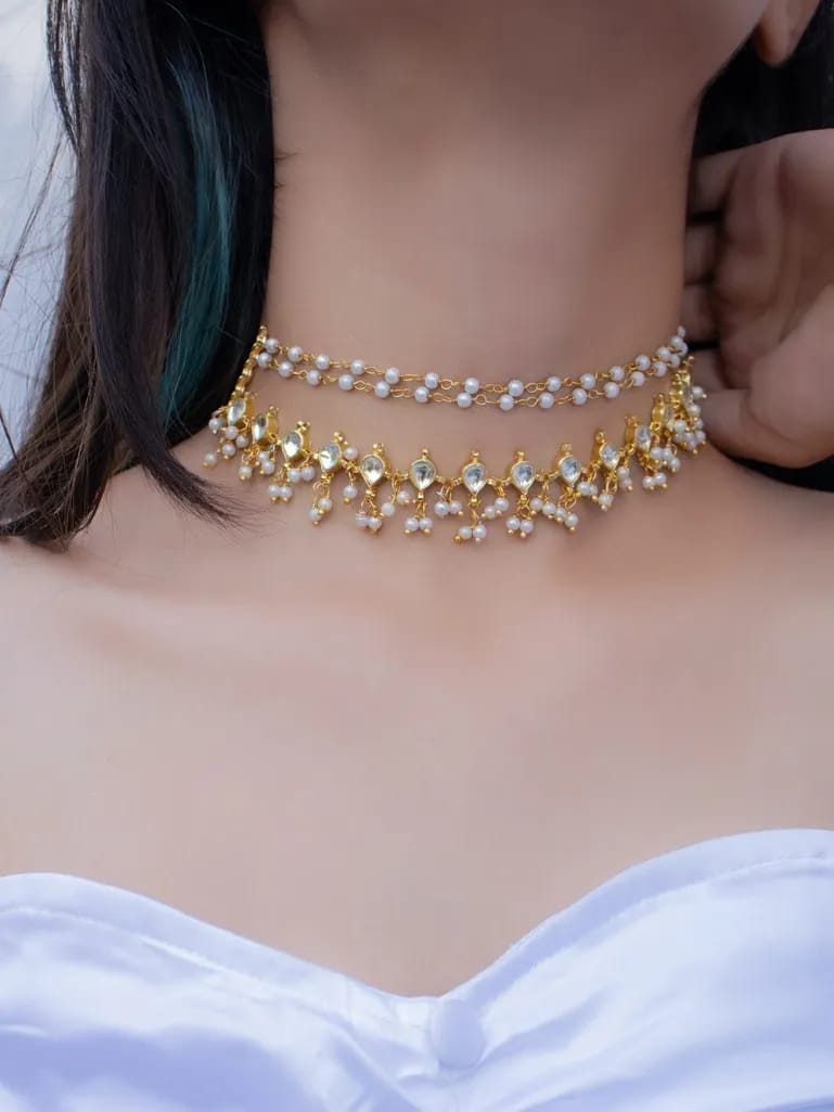 Delicate Kundan Necklace Set