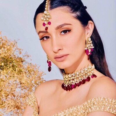 Gold Plated Kundan Necklace Set With Earrings & Maangtika