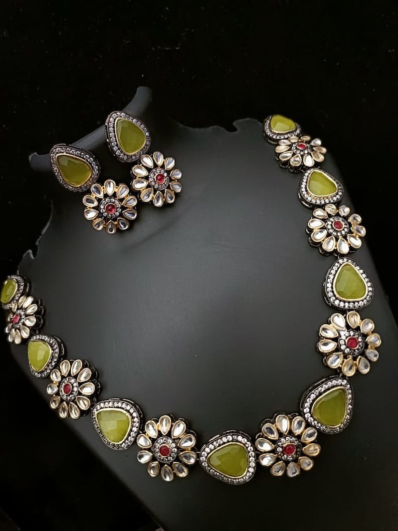 Premium Quality Victorian Polished Floral Necklace - Image 2
