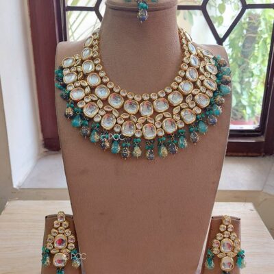 Kundan Studded Choker Necklace Set With Earring & Maangtikka