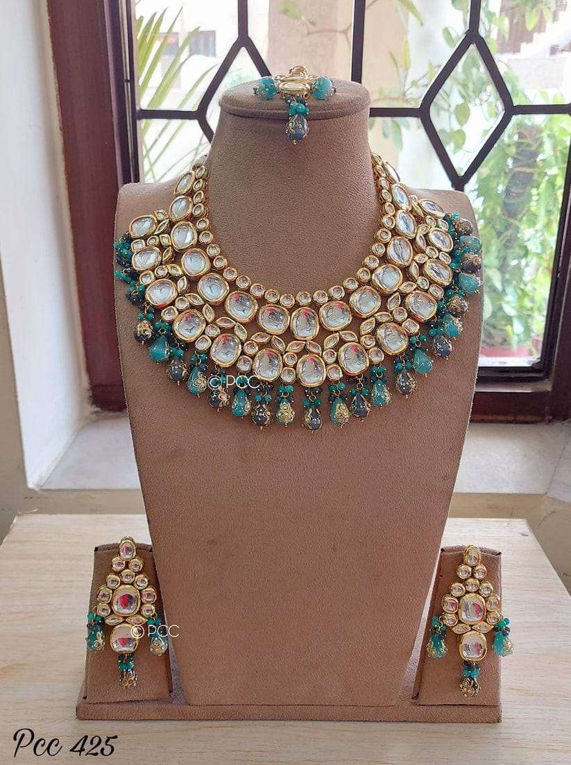 Kundan Studded Choker Necklace Set With Earring & Maangtikka