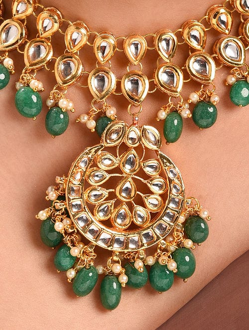 Green Floral Kundan Gold-Plated Necklace With Earring & Maangtikka - Image 3