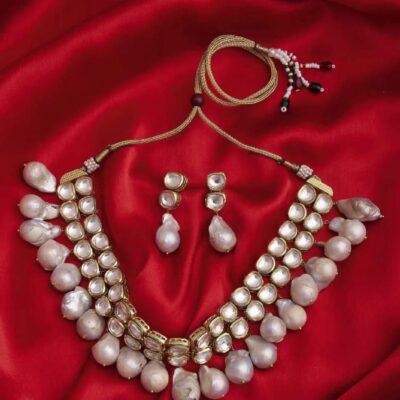 Gold-Plated White Kundan Studded & Beaded Jewellery Set