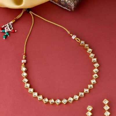 Kundan Studded Necklace & Earrings