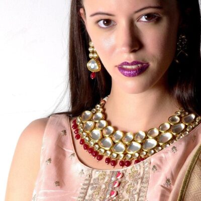 Gold Plated Kundan Studded & Pearls Beaded Jewellery Set