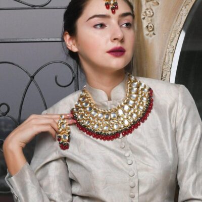 Gold Plated Kundan Studded & Pearls Beaded Jewellery Set
