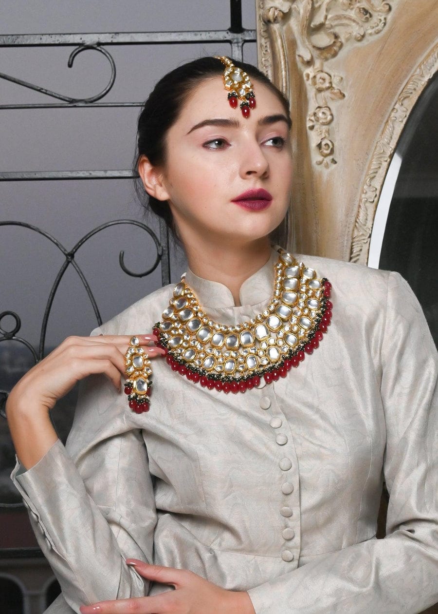 Gold Plated Kundan Studded & Pearls Beaded Jewellery Set
