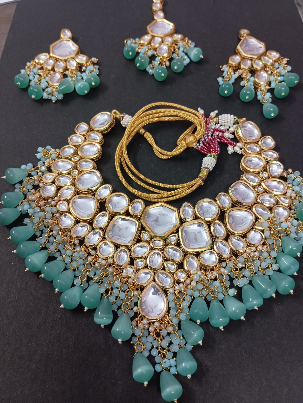 Kundan Choker Necklace With Earrings & Maangtikka - Image 4