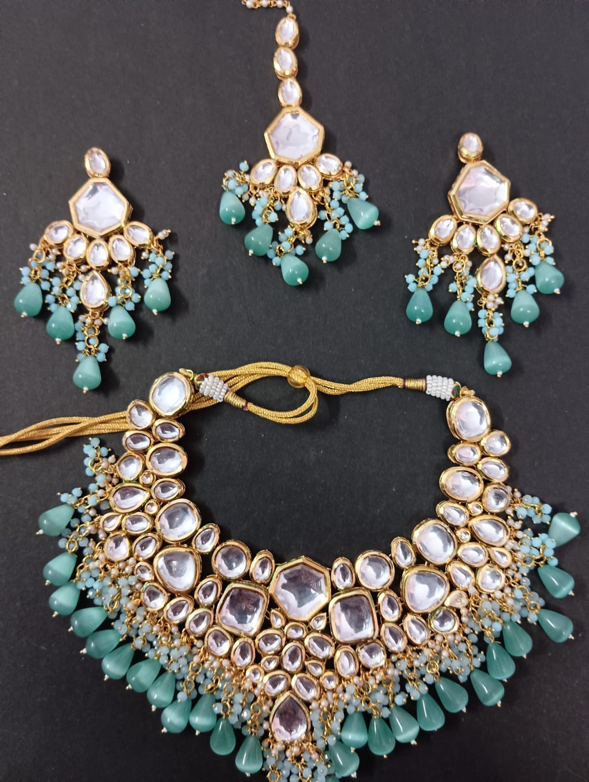 Kundan Choker Necklace With Earrings & Maangtikka - Image 3