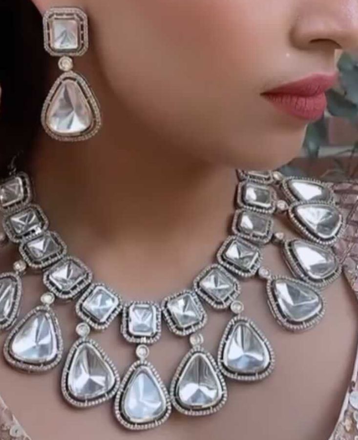 Elegant Polki Necklace With Earrings - Image 2
