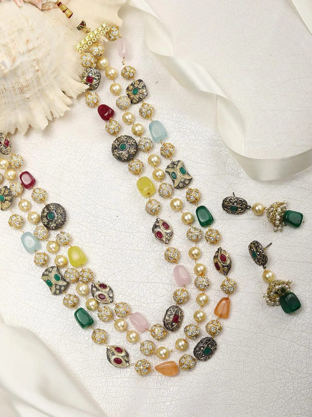 Fancy Shell Pearls Necklace With Earrings
