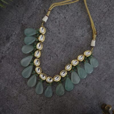 Kundan Neckpiece With Green Drop Stone