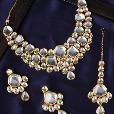 Stunning Kundan Choker Necklace Set With Maang Tikka