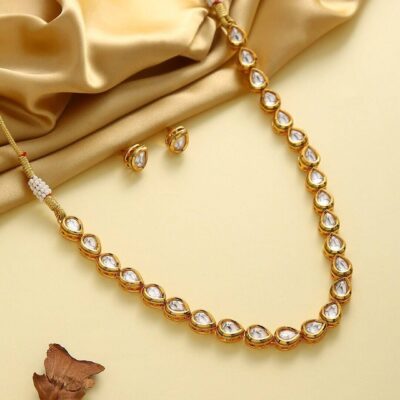 Elegant Kundan Necklace With Earrings