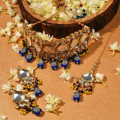 Elegant Kundan Necklace With Earrings & Maangtika