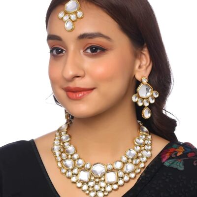 Stunning Kundan Choker Necklace Set With Maang Tikka