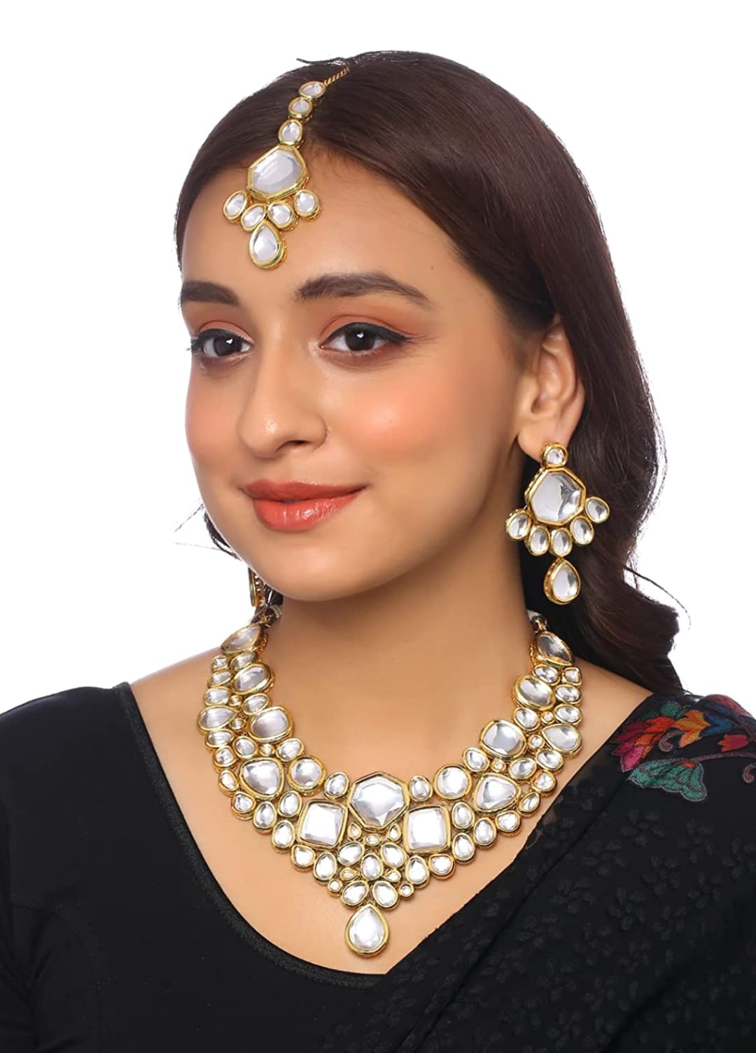 Stunning Kundan Choker Necklace Set With Maang Tikka