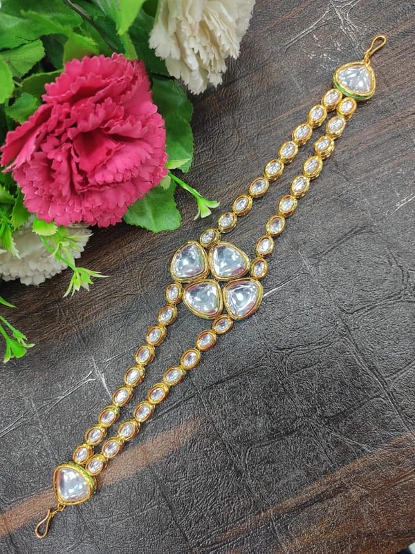Gold Finish White Kundan Mathapatti