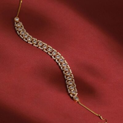 Gold-Plated White Kundan-Studded & Pearl Beaded Hair Band Mathapatti