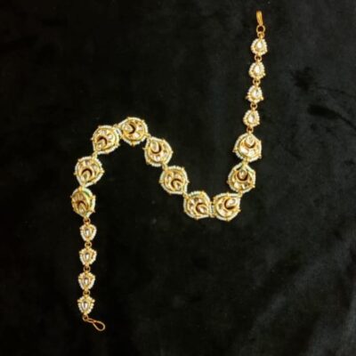 Gold-Plated White Kundan-Studded & Pearl Beaded Hair Band Mathapatti