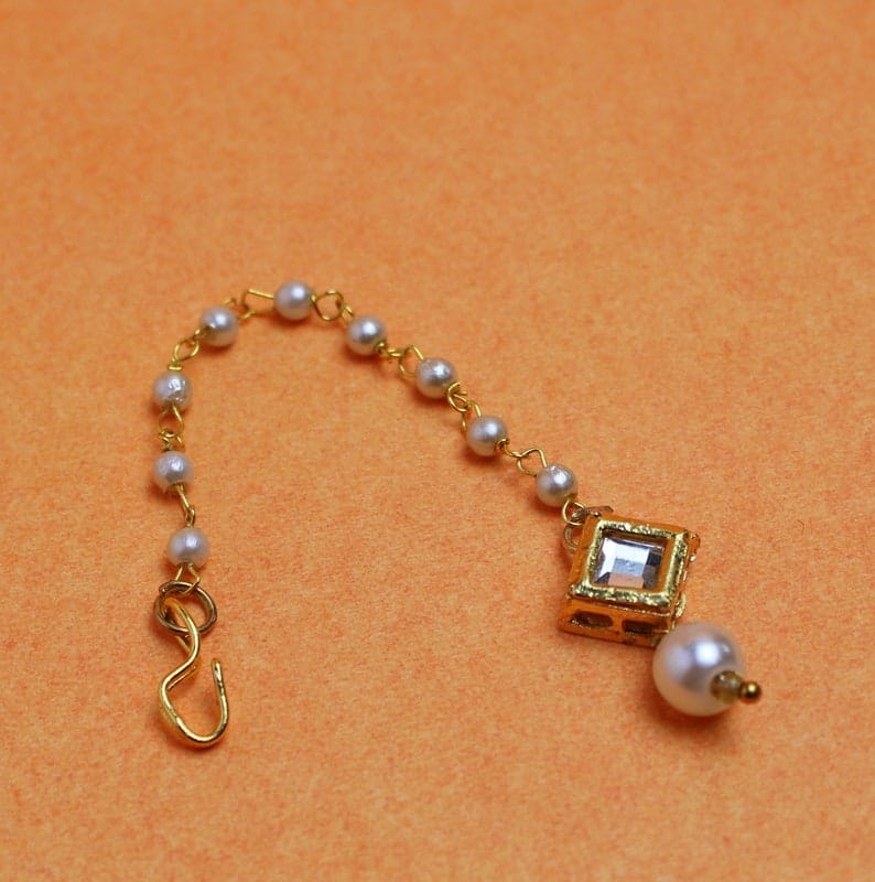 GOLD PLATED KUNDAN LOOK PEARL SMALL MAANG TIKKA