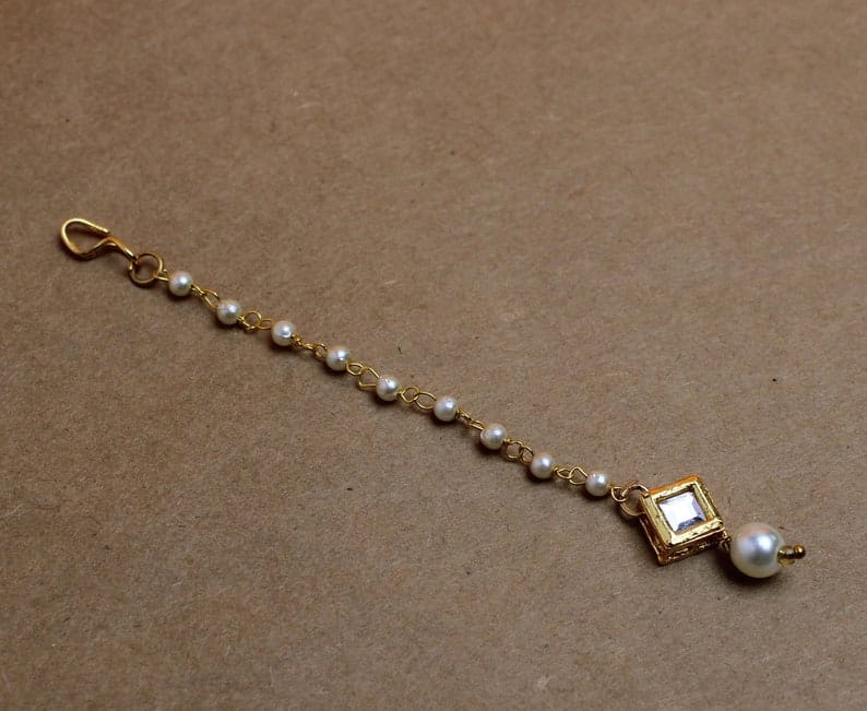 GOLD PLATED KUNDAN LOOK PEARL SMALL MAANG TIKKA - Image 3