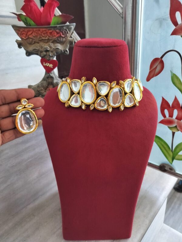 White Kundan Necklace Set With Earrings