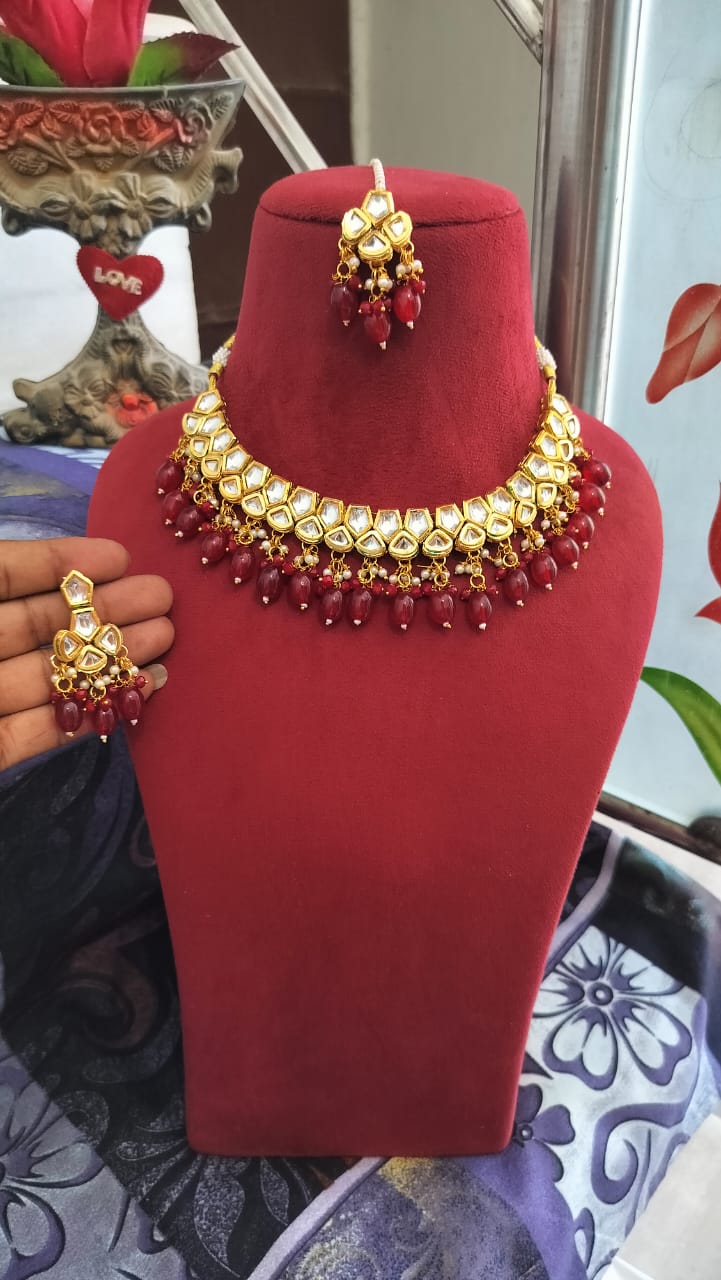 White Kundan Necklace Set With Earrings & Maangtika