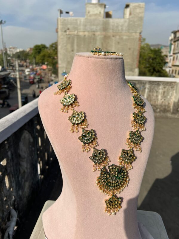 Gold Plated Kundan Stone Studded & Beaded Nacklace With Earrings - Image 3