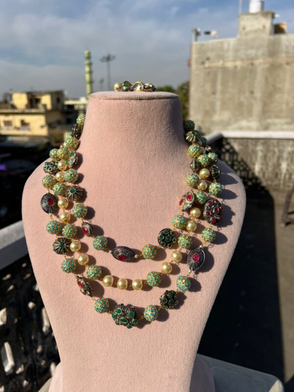 Gold Plated Kundan Stone Studded & Beaded Nacklace With Earrings - Image 4