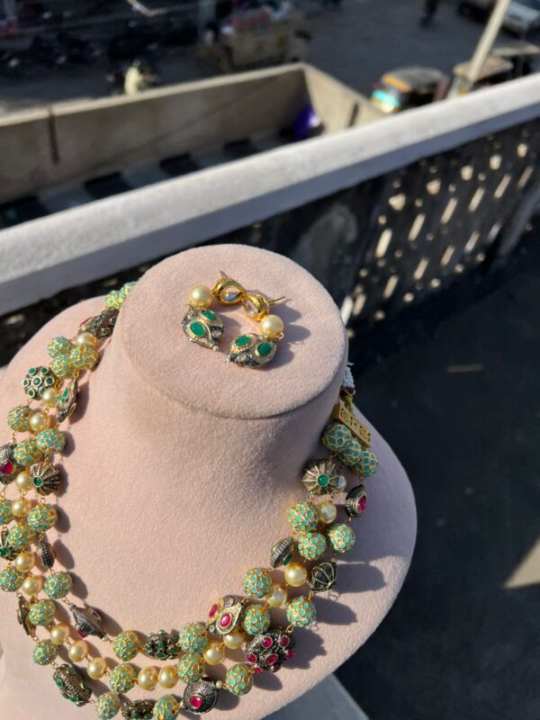 Gold Plated Kundan Stone Studded & Beaded Nacklace With Earrings - Image 5
