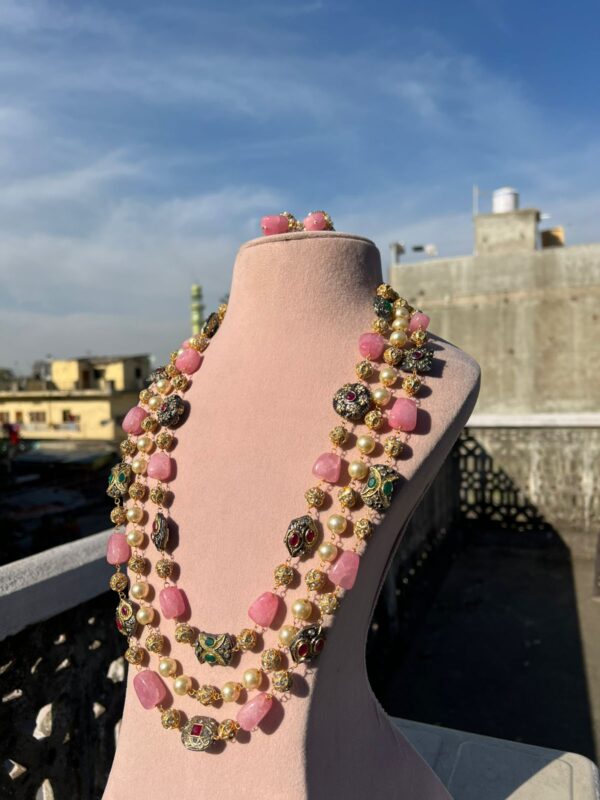 Gold Plated Kundan Stone Studded & Beaded Nacklace With Earrings - Image 3